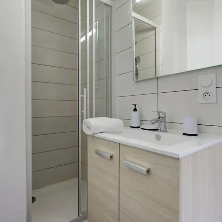 037-st Denis 1, 2 Chambres,centre Apartment *